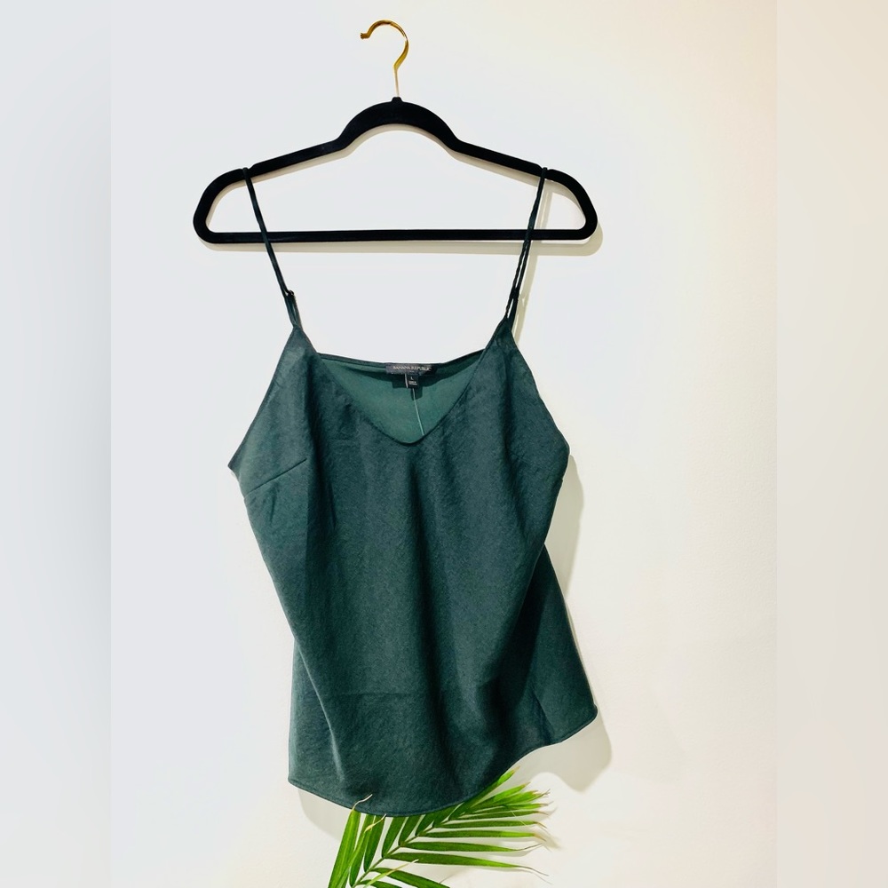 NWT SILKY V- NECK CAMISOLE